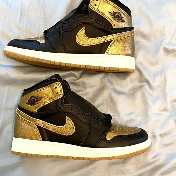 Nike Black and Gold Sneakers High-Top Design - Picture 4 of 10